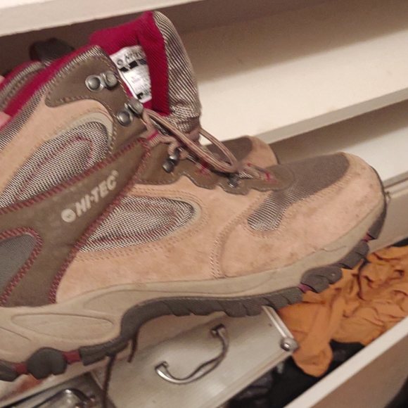 HI TEC like new hiking boots - Picture 1 of 3